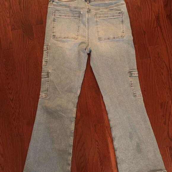 American Eagle AE Light Wash Cargo Kick Flare Jeans | Size 8 - Picture 5 of 8